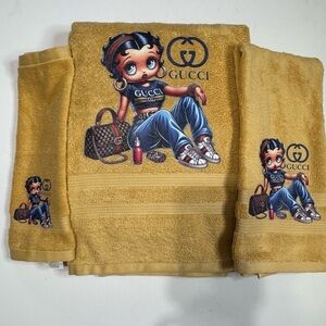 Gg Gold Towel Set with Cartoon Design